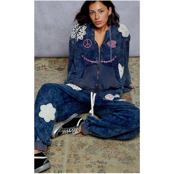 POL Mineral Wash Blue Cotton Peace Heart Smiley Patch Zip up Jacket - Picture 4 of 5